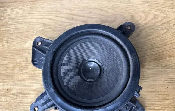Volvo V70 Front door speaker 9459550