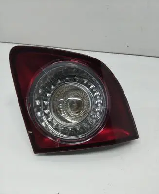 Tailgate rear/tail lights