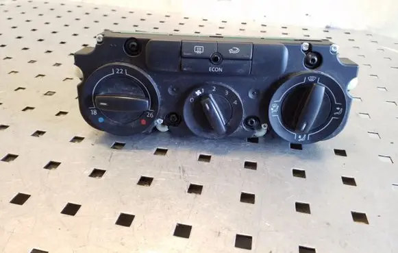 Volkswagen Touran I Climate control unit