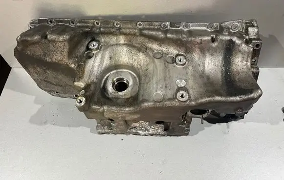 BMW 3 GT F34 Oil sump 7570403 73681312 11137570403