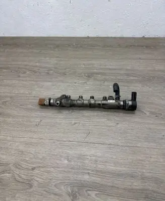 Volkswagen Touran II Fuel pressure regulator 057130764AB 03L089N 03L906051