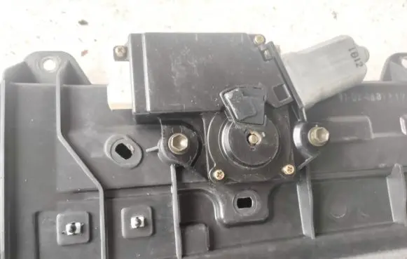 Toyota Previa (XR30, XR40) II Sunroof motor/actuator 7112310010 71123-10010