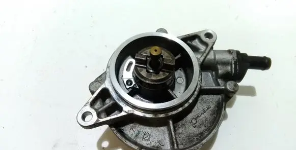 Volkswagen Touareg I Vacuum pump 057145100L