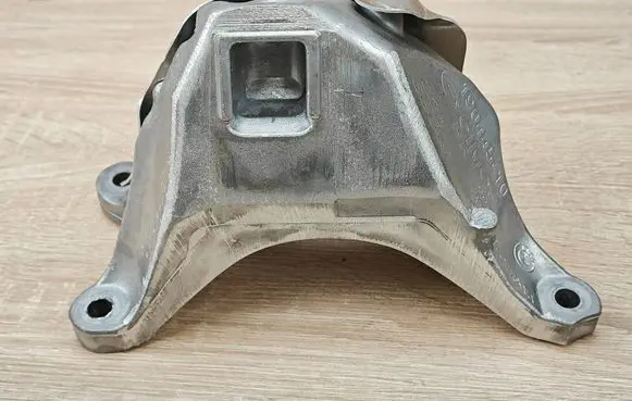 BMW 8 G16 Engine mount bracket 6861556 6876216