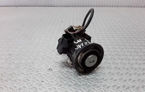 Mitsubishi Carisma Tailgate exterior lock 