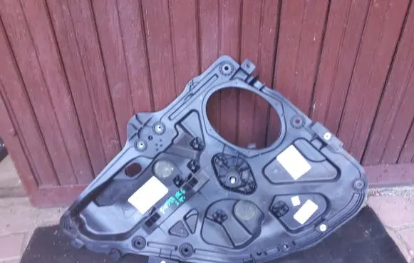 Ford Fiesta Rear window lifting mechanism without motor 
