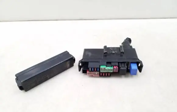 Infiniti FX Fuse module 72545226