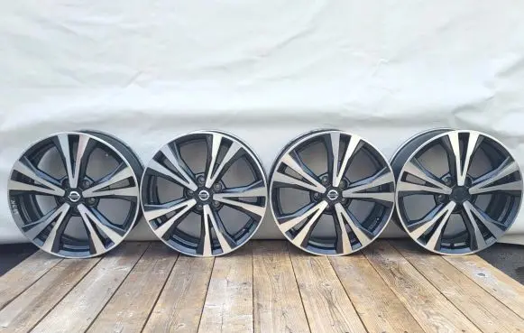 Nissan Qashqai R18 alloy rim 
