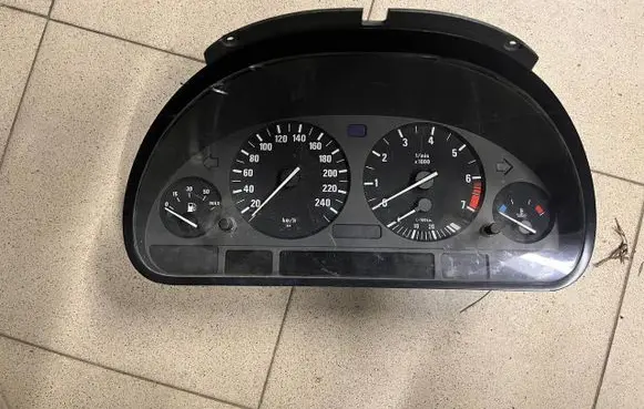 BMW 5 E39 Speedometer (instrument cluster) 6211837008 8369051 085360051