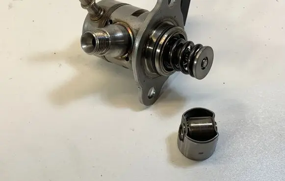 Audi A3 S3 8V Fuel injection high pressure pump 05E127027