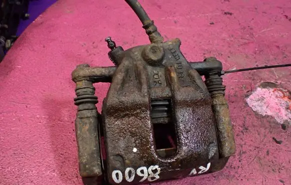 Renault Clio III Front brake caliper