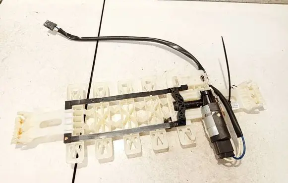 Cadillac SRX Seat adjustment motor 106522a 1315713