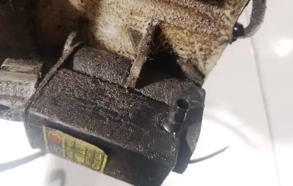 KIA Sorento Windscreen/windshield washer pump 