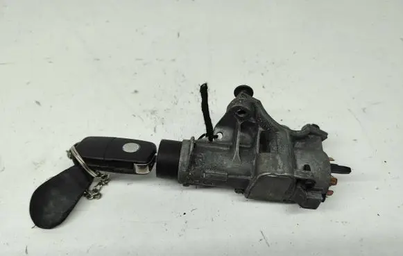 Volkswagen PASSAT B5.5 Ignition lock 4B0905851C