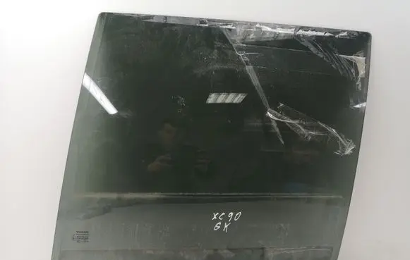 Volvo XC90 Rear door window glass