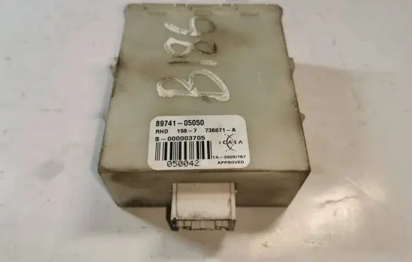 Toyota Avensis T250 Door central lock control unit/module 8974105050 000003705 736671