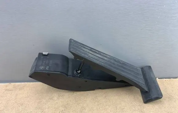 BMW 3 E46 Accelerator throttle pedal 35406753519 6753519 35406756493