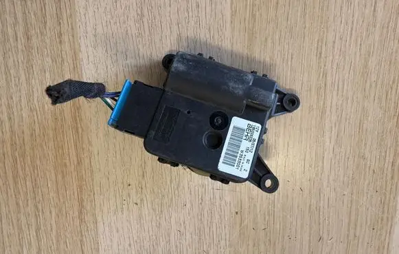 Audi A1 Air flap motor/actuator 185006035