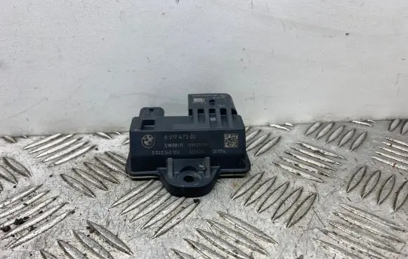 BMW 5 F10 F11 Glow plug pre-heat relay 8519472 851947202