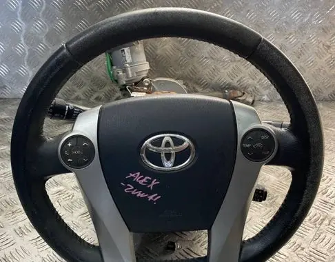 Toyota Prius+ (ZVW40) Steering wheel PRIUSZVW40 MSNU7067032