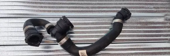 Engine coolant pipe/hose