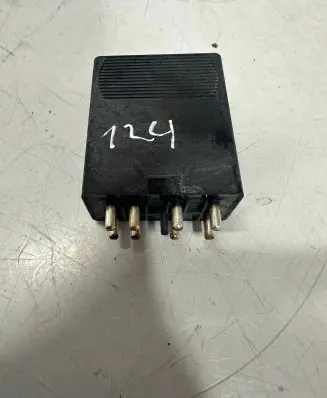 Mercedes-Benz E W124 Fuel pump relay 0065458732 05999610