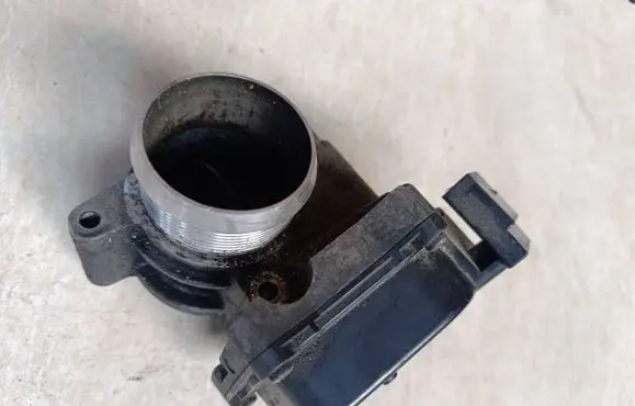 Volkswagen Golf VI Throttle valve 03l128063l