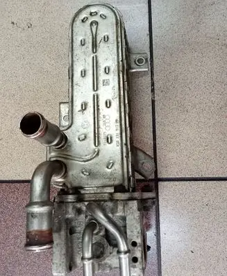 Volkswagen Golf V EGR valve cooler 038131513AD