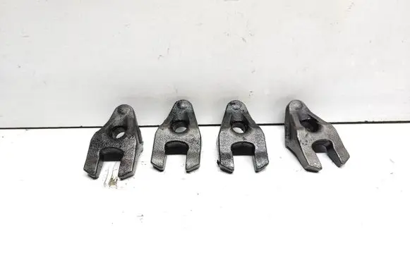 Citroen C4 II Picasso Fuel Injector clamp holder 