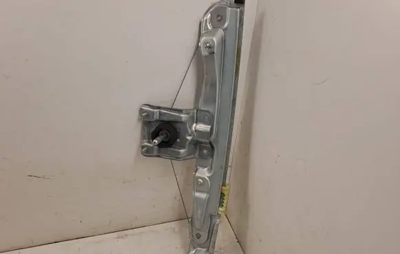 Dacia Sandero III Rear door manual window regulator 827209211R 100620222