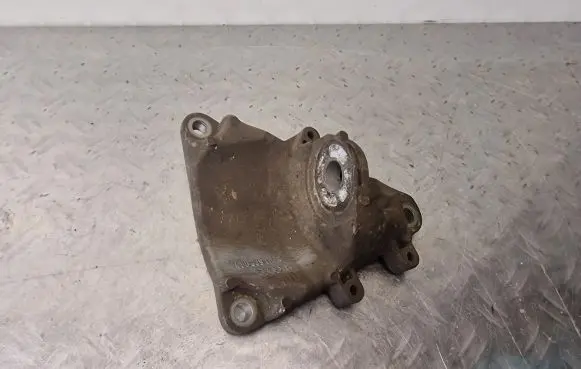 Audi A6 S6 C5 4B Gearbox mounting bracket 4B0399114C