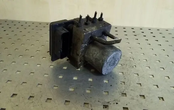 BMW X5 E53 ABS Pump 3451676205901 34516773012