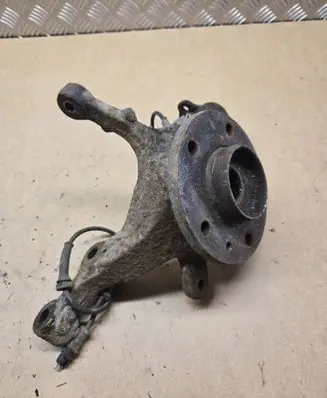 Opel Vivaro Front wheel hub spindle knuckle