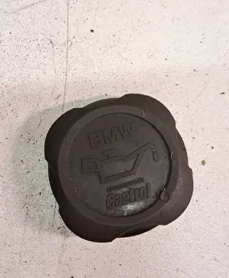 BMW 5 E39 Oil filler cap 7560481