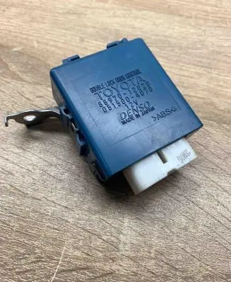 Toyota Auris 150 Door central lock control unit/module 8597012020 0515004070