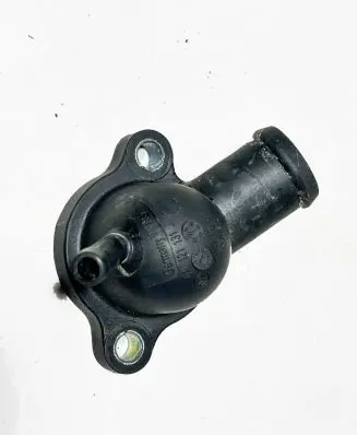 Volkswagen Golf VII Engine coolant pipe/hose 04L121131J 14075