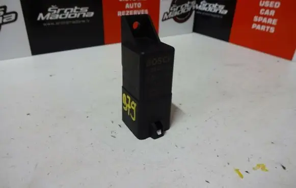Skoda Octavia Mk2 (1Z) Glow plug pre-heat relay 038907281D