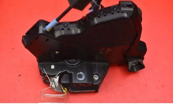 Honda Civic IX Front door lock 