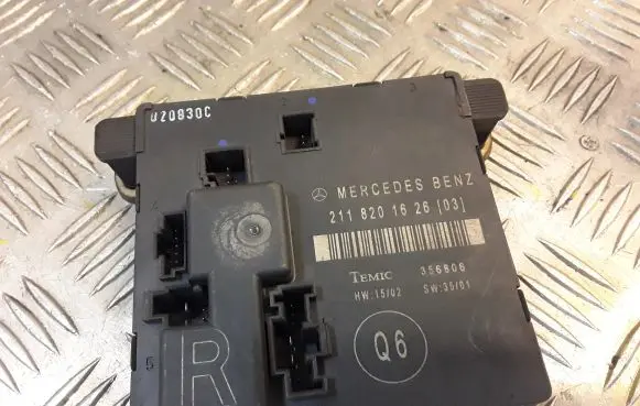 Mercedes-Benz E W211 Door control unit/module 2118201626 A2118201626
