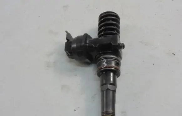Volkswagen Sharan Fuel injector 038130073AL