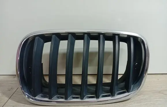 BMW X5 E70 Front bumper upper radiator grill 7171395