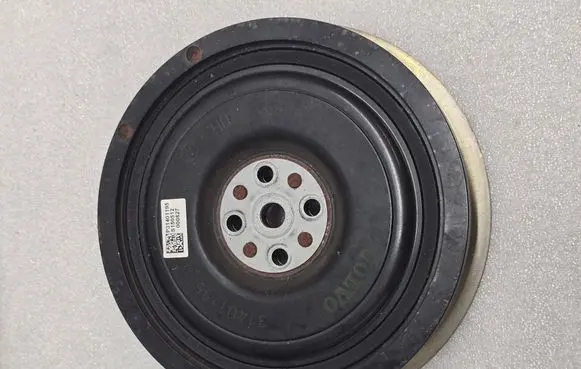 Volvo XC90 Crankshaft pulley 31401195