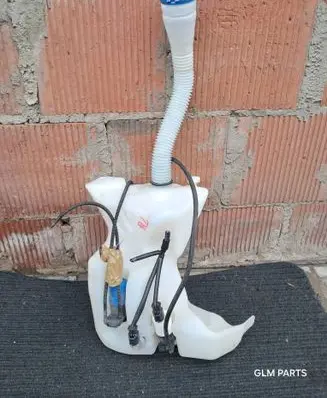 Windshield washer fluid reservoir/tank