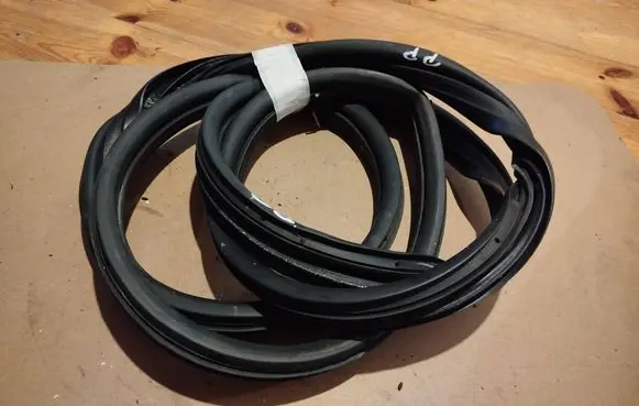 Alfa Romeo 159 Front door rubber seal B386