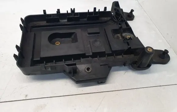 Volkswagen PASSAT B6 Battery tray 1K0915333C 1K0915333