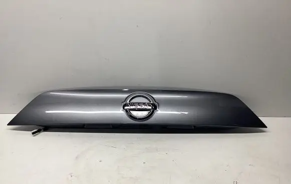 Nissan Qashqai Trunk door license plate light bar 908104ES