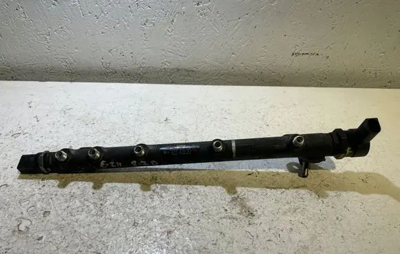 Mercedes-Benz E W211 Fuel main line pipe A6110700395 007892 0445214038