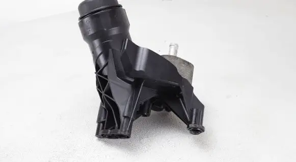 Skoda Octavia Mk3 (5E) Oil filter mounting bracket 03N115389