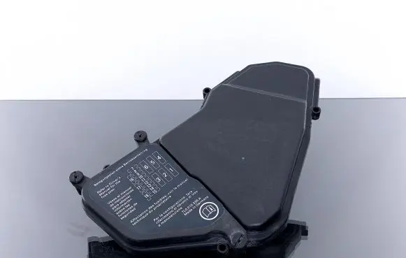 Volkswagen Touareg I Fuse box cover 7L0937576