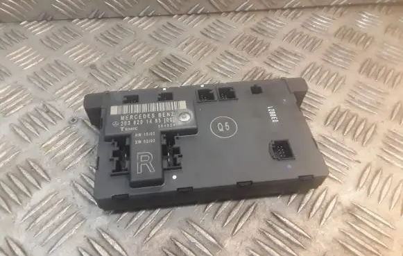 Mercedes-Benz C W203 Door control unit/module 2038201485 A2038201485
